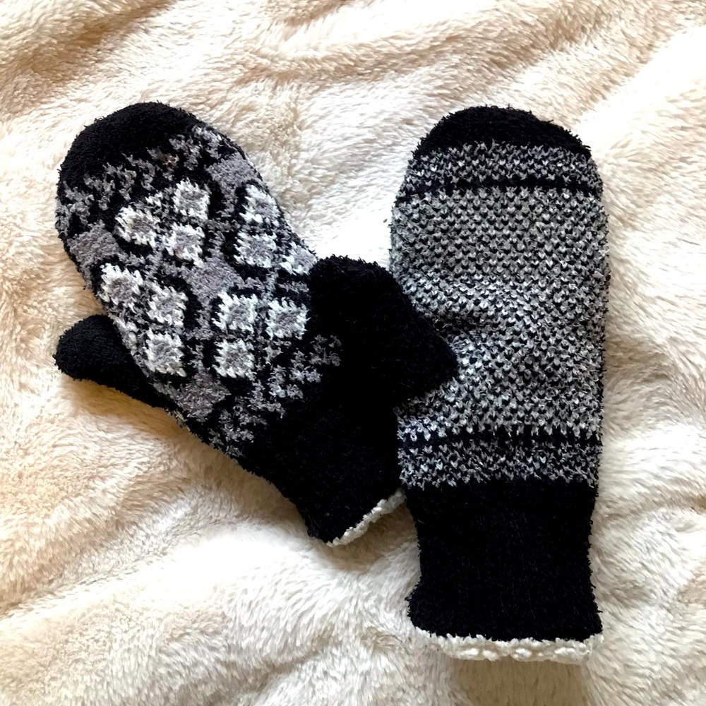 Knit mittens